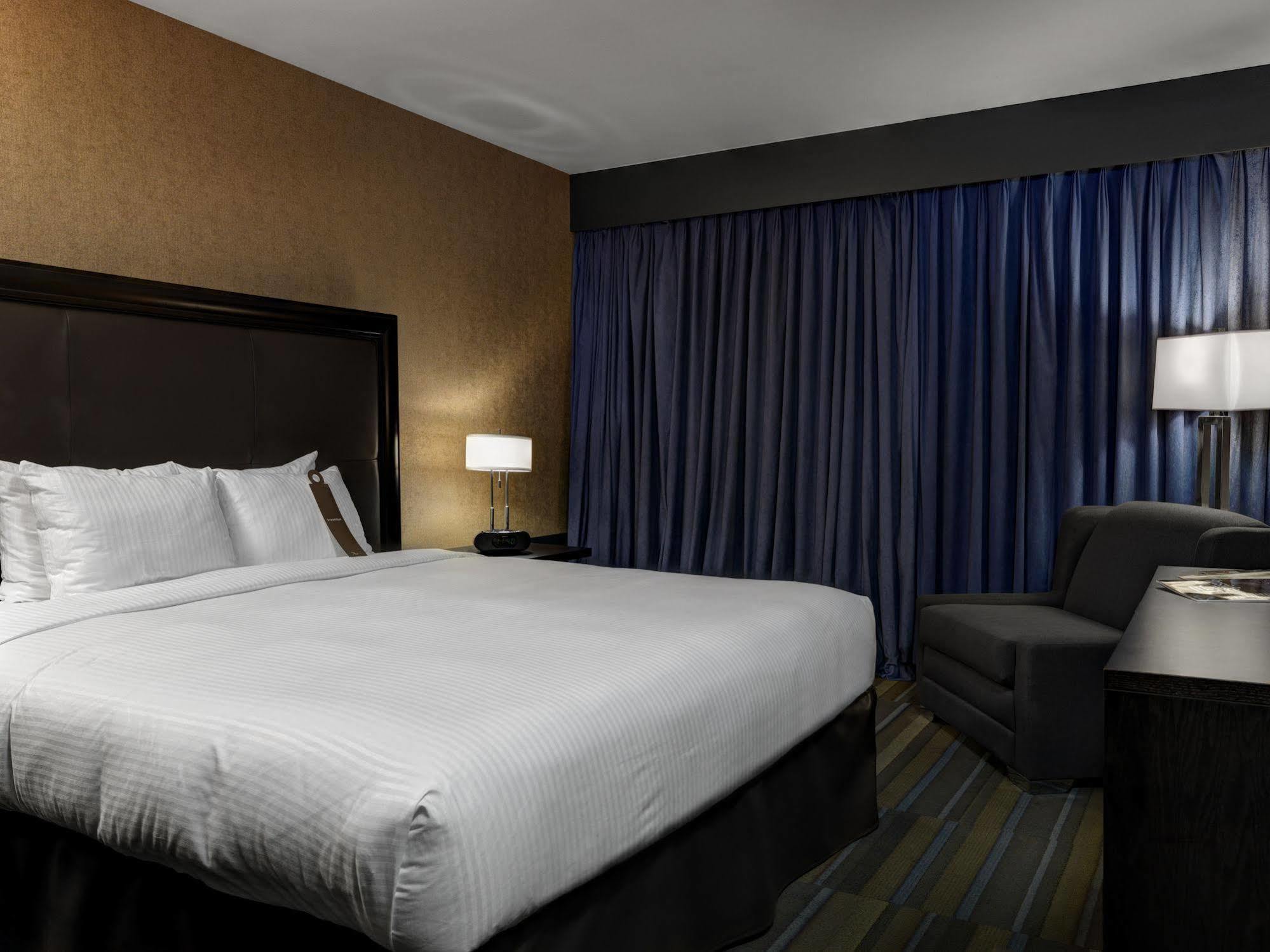 Hotel Arts Калгари Экстерьер фото